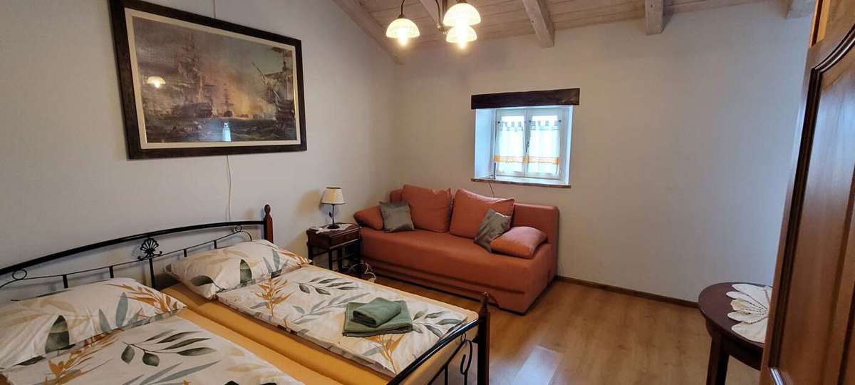 Tenuta con due case in pietra e piscina